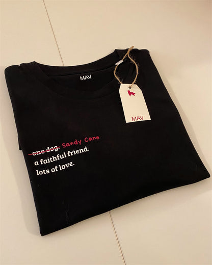 "One dog, a faithful friend, lots of love"- T-shirt personalizzabile