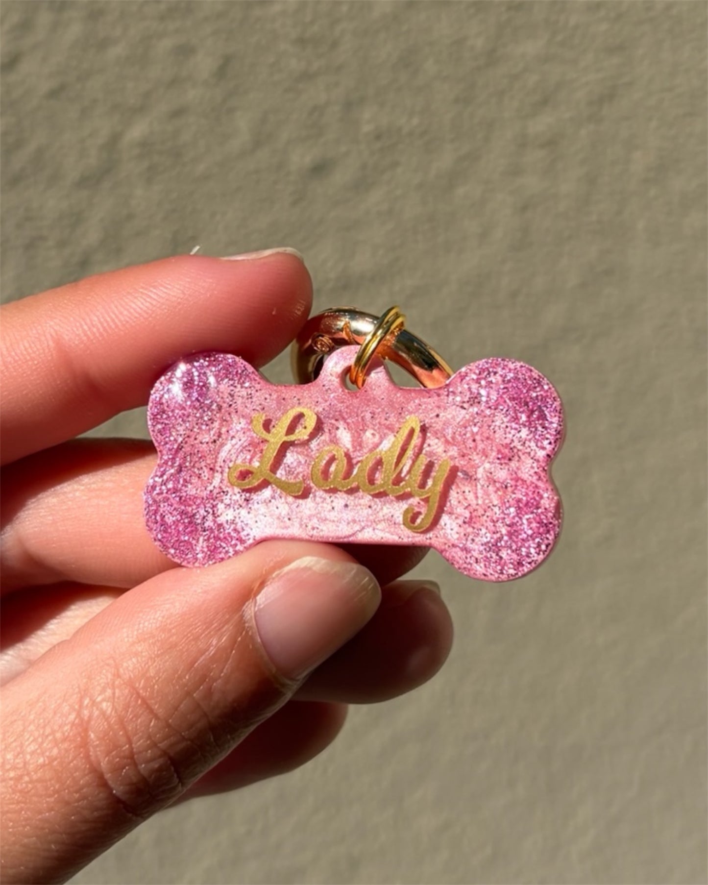 Tags with glitter on the corners